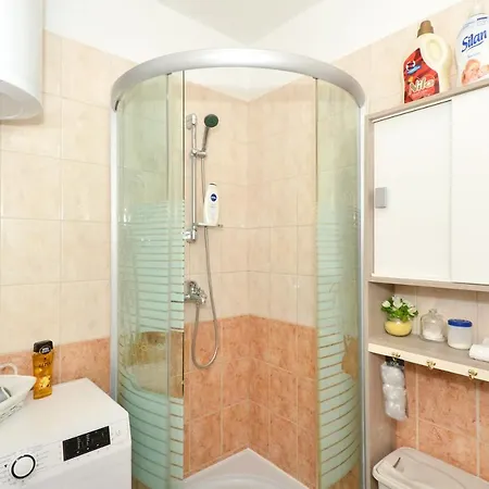 Vana Apartment *