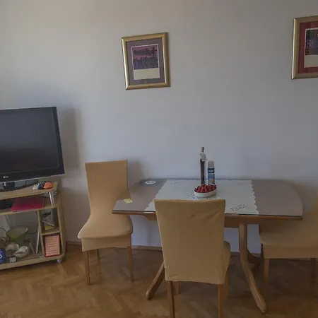 Vana Apartment *